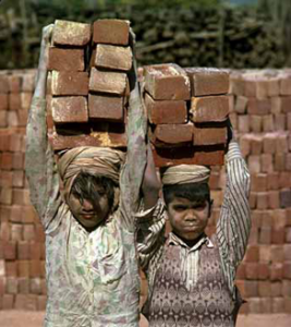 India: children at work. Minimum wages would help the poorest workers.