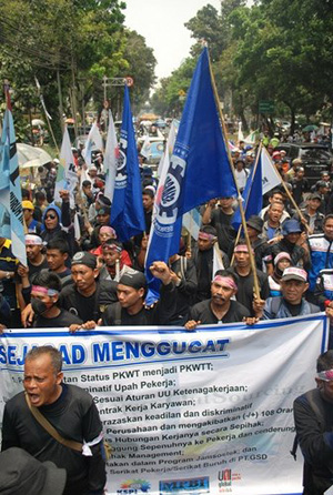 Indonesia nationwide strike leads to tighter rules on outsourcing. (Photo: dunia_proletariat)