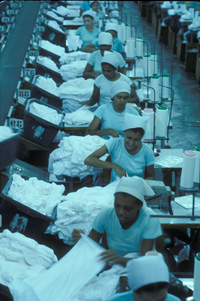 Jobs increase community participation. Women making cloth in Brazil. (World Bank photo/Jim Pickering)