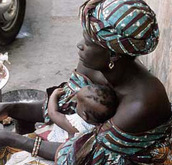 Disadvantaged women are most in need of maternity protection. (ILO photo)