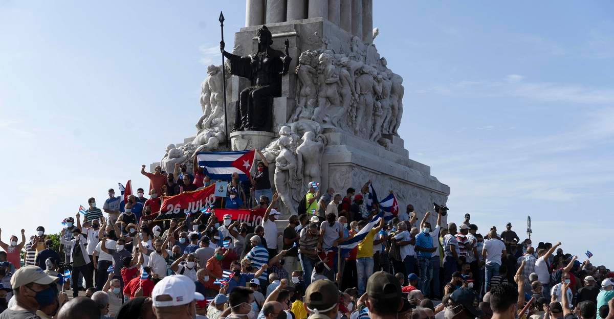 Pro-government rally at Havana's Maximo Gomez Monument 